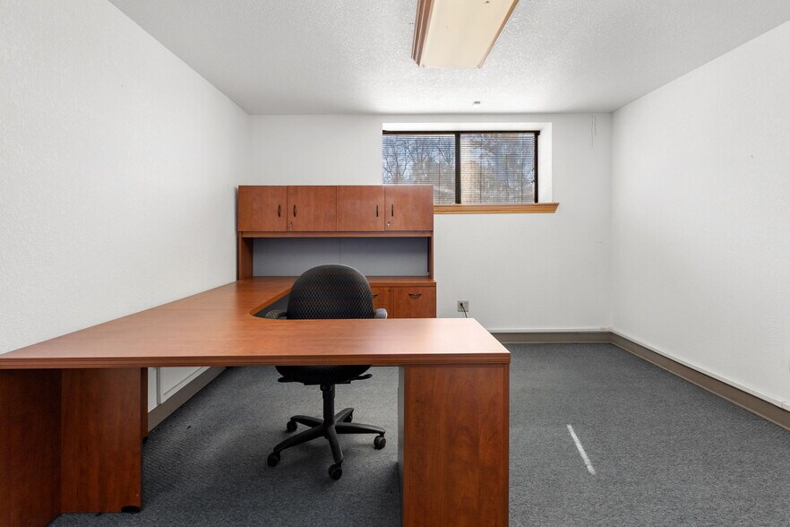 More Photos Of 8424 N HWY 69, Pollok Flex For Sale