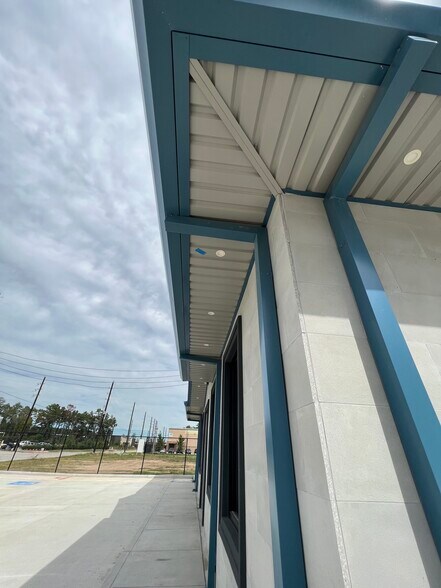 More Photos Of 18630 Intercontinental Crossing Dr, Houston Warehouse For Lease