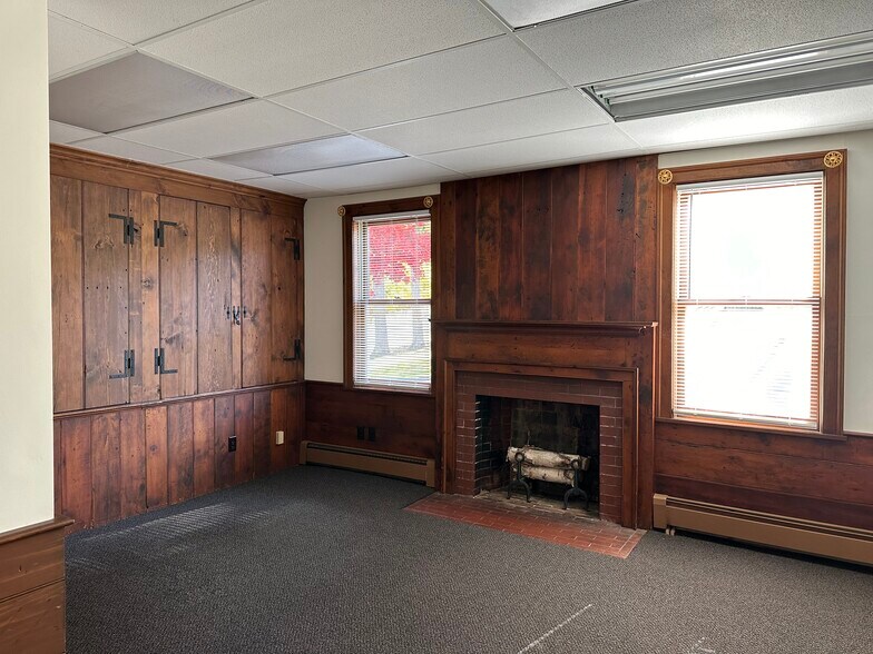More Photos Of 406 Main St, Great Barrington Office Residential For Lease