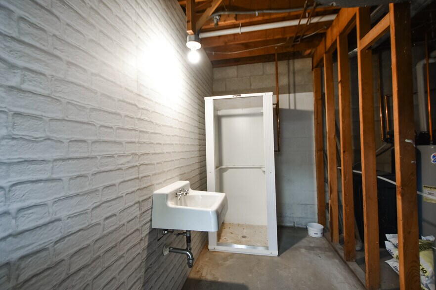 More Photos Of 307 2nd St, Bellechester Flex For Sale