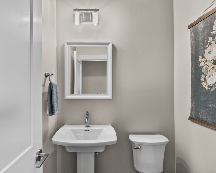 More Photos Of 20255 Hardy Rd, Bend Apartments For Sale