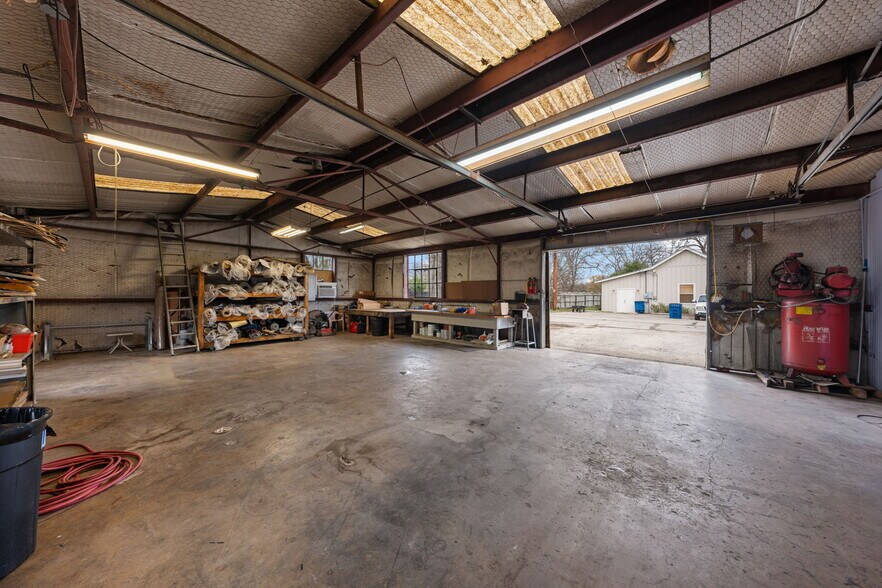 More Photos Of 2610 Memorial Blvd, Kerrville Industrial For Sale