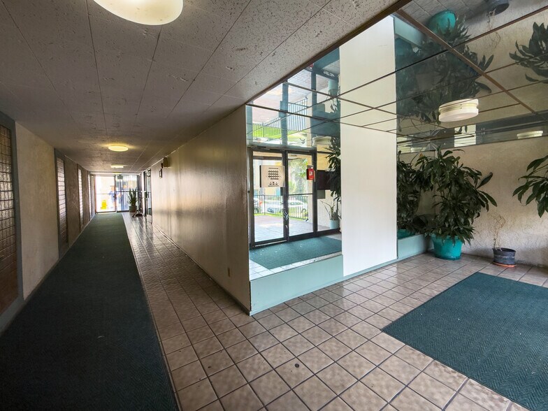 More Photos Of 504 S La Fayette Park Pl, Los Angeles Apartments For Sale