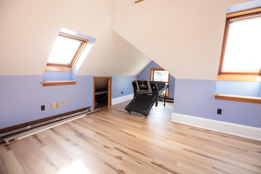 More Photos Of 293 State St, Bangor Office For Sale