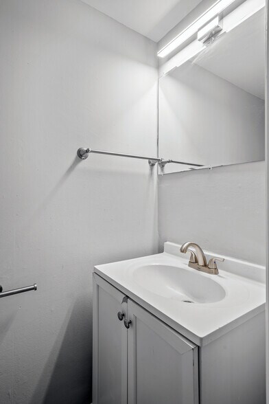 More Photos Of 324 Walton Ferry Rd, Hendersonville Apartments For Sale