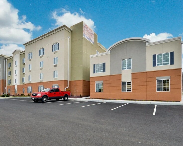 More Photos Of 413 Port View Dr, Harrisburg Hotel For Sale