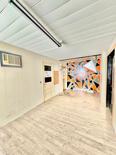 More Photos Of 2043 Minnesota st, Indianapolis Flex For Sale