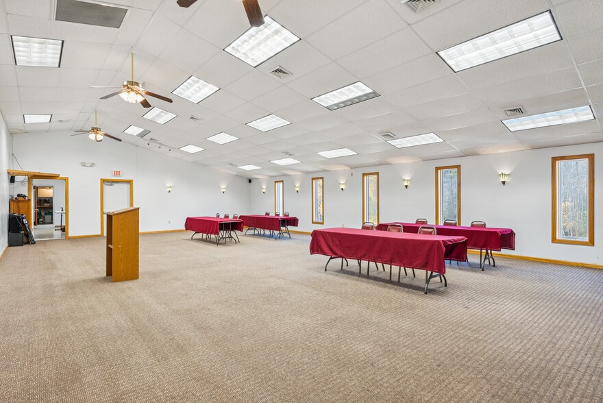 More Photos Of 1132 S Main St, Bryant Pond Hotel For Sale