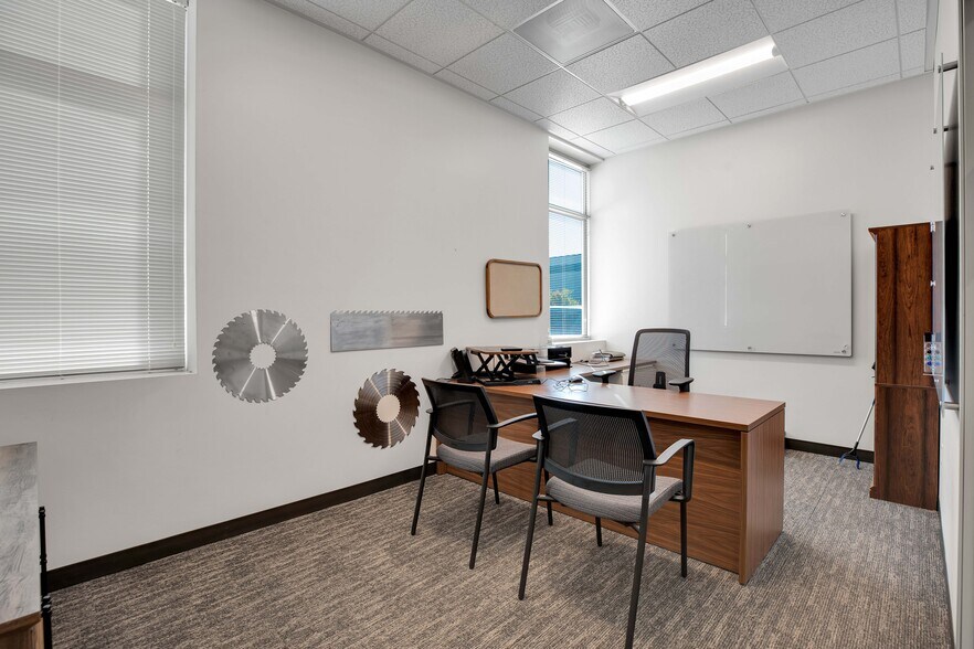 More Photos Of 5504 S 11th St, Ridgefield Distribution For Lease