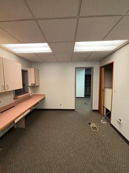 More Photos Of 600 Memorial Dr, Bella Vista Office For Lease