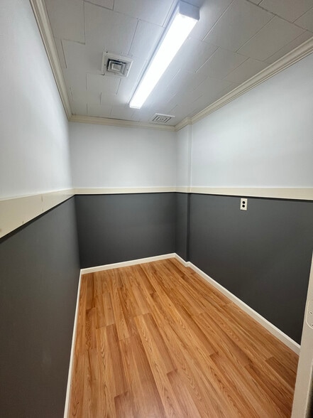 More Photos Of 118-122 Hillside Ave, Williston Park Storefront For Sale