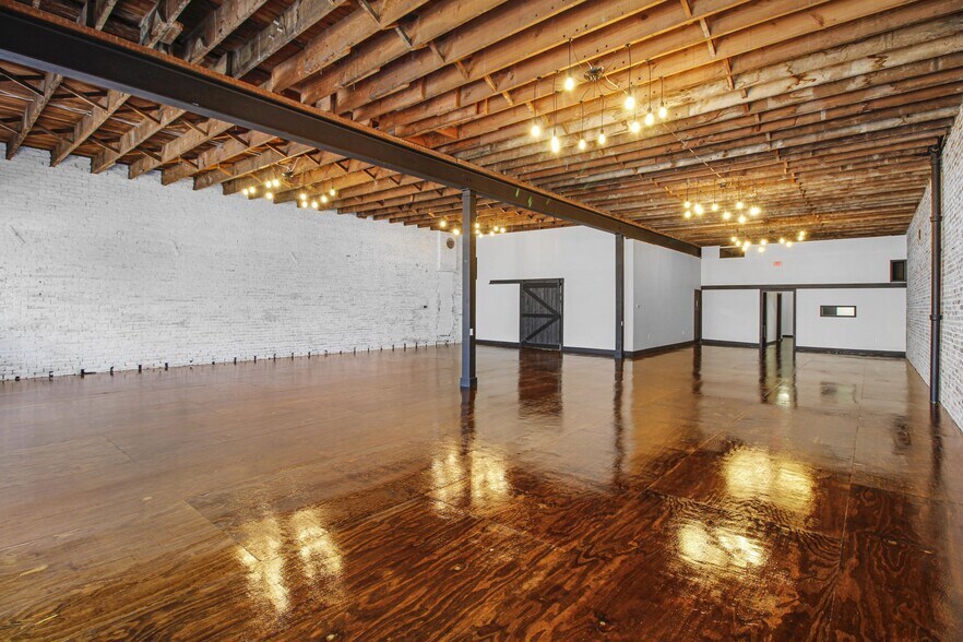 More Photos Of 111 Water St, Horse Cave Storefront For Sale