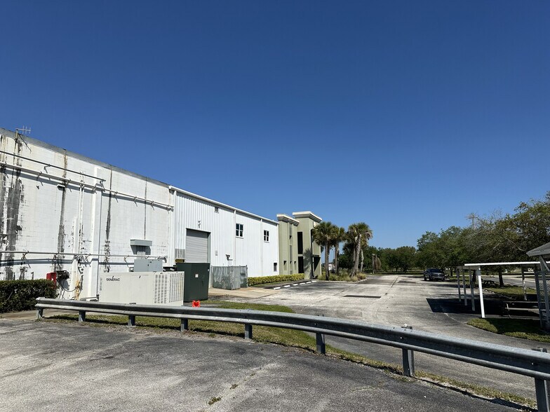 More Photos Of 625 66th Ave SW, Vero Beach Manufacturing For Sale