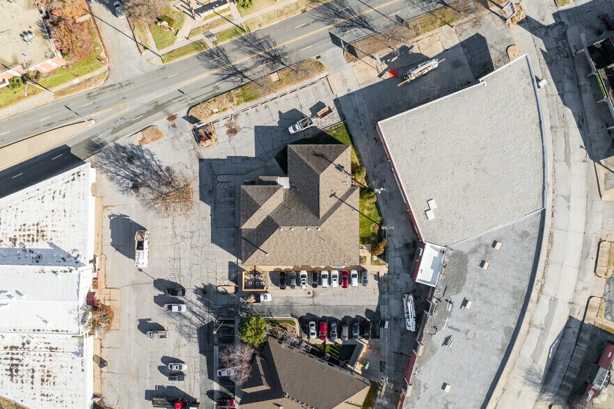 More Photos Of 2535 E Lincoln St, Wichita Medical For Lease