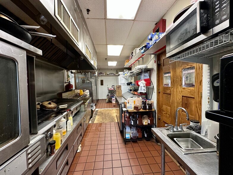 More Photos Of 324 W Broadway Ave, Fulton Storefront Retail Residential For Sale