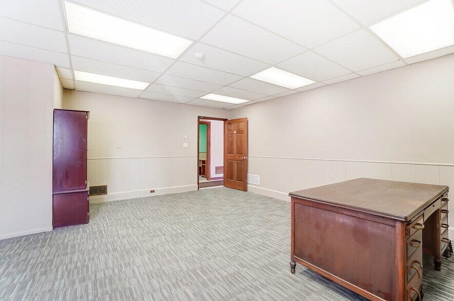 More Photos Of 112-120 N West St, Lima Storefront Retail Office For Lease