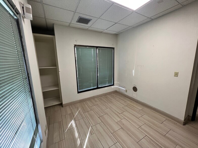 More Photos Of 2311 N Mesa St, El Paso Medical For Lease