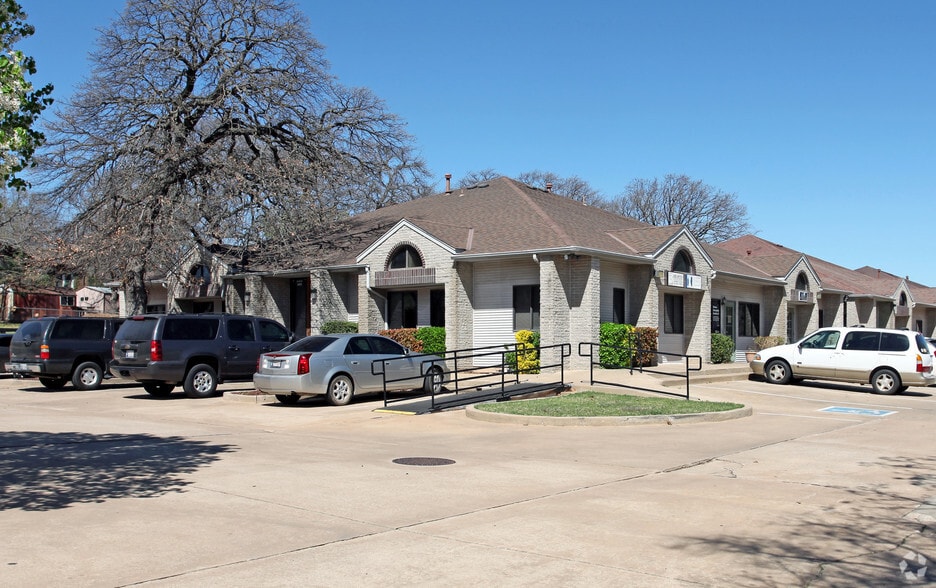 Primary Photo Of 501 E 15th St, Edmond Office For Lease