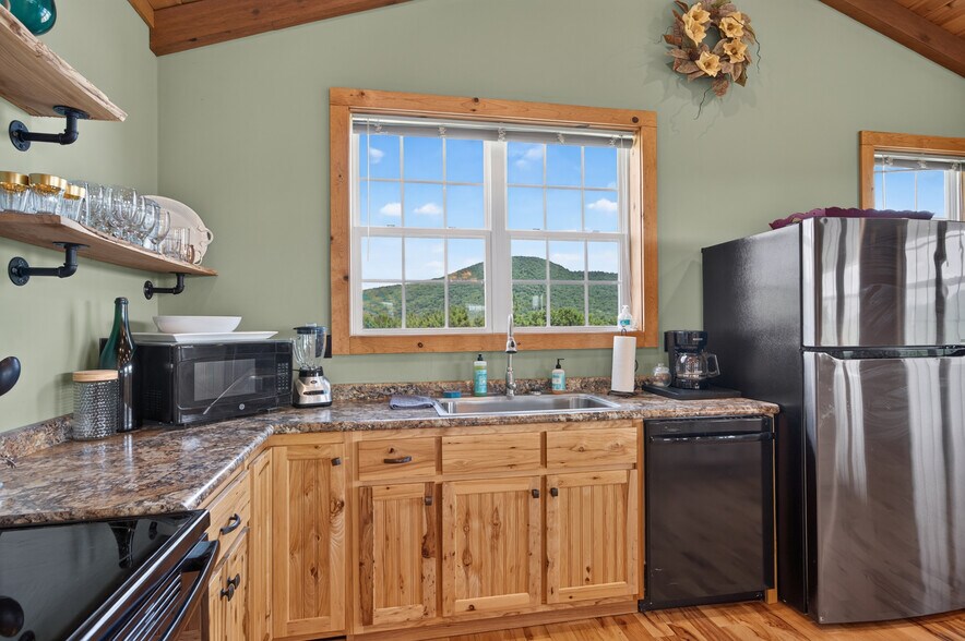 More Photos Of 639 Wagon Wheel Rd, Elk Creek Lodge Meeting Hall For Sale