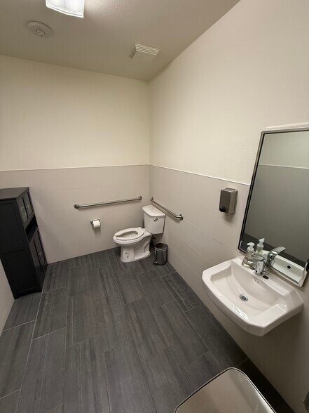 More Photos Of 319 E Warm Springs Rd, Las Vegas Medical For Sale