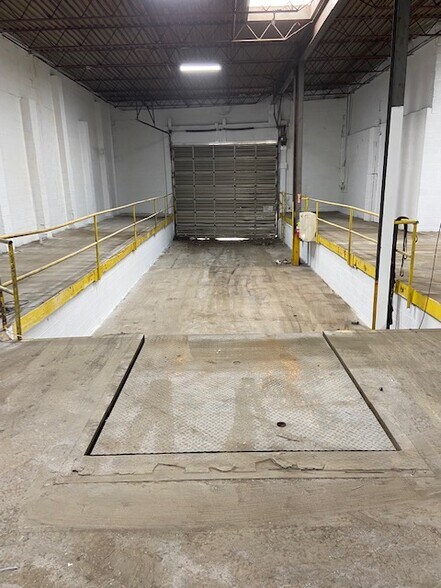 More Photos Of 1917 9th Ave, Altoona Industrial For Lease