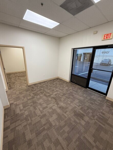 More Photos Of 1257-1273 Commons Ct, Clermont Warehouse For Lease