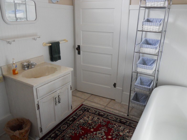 More Photos Of 115 S Main St, Vassar Office Residential For Lease