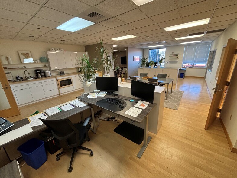 More Photos Of 1905 Queen Anne Ave N, Seattle Loft Creative Space For Lease