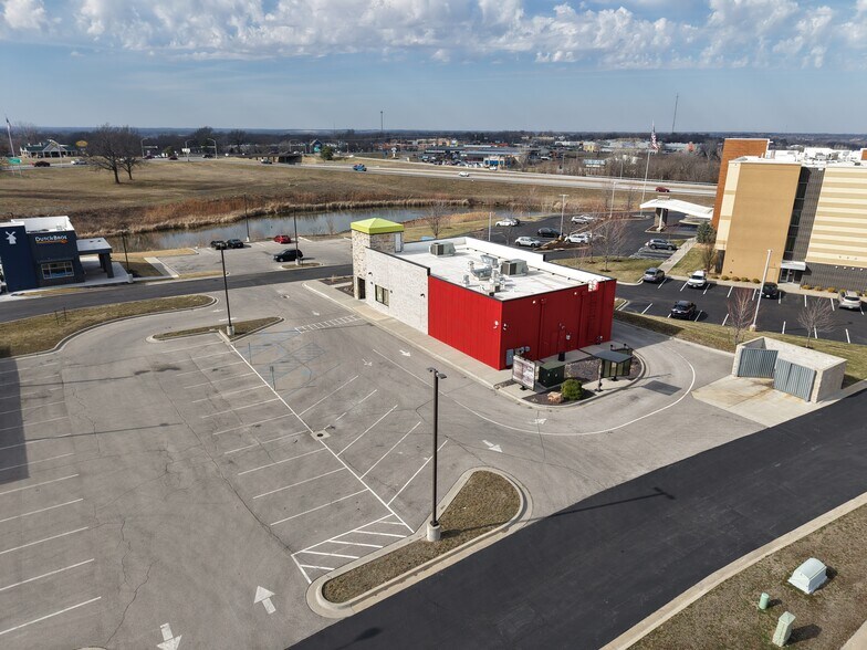More Photos Of 335 E Russell Ave, Warrensburg Fast Food For Sale