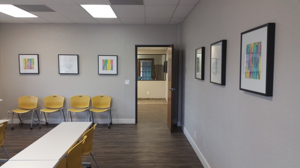 More Photos Of 2345 S Alma School Rd, Mesa Office For Lease
