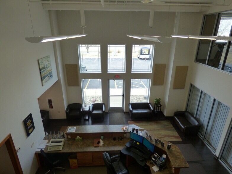 More Photos Of 196 Saint Andrews Dr, Mankato Office For Sale