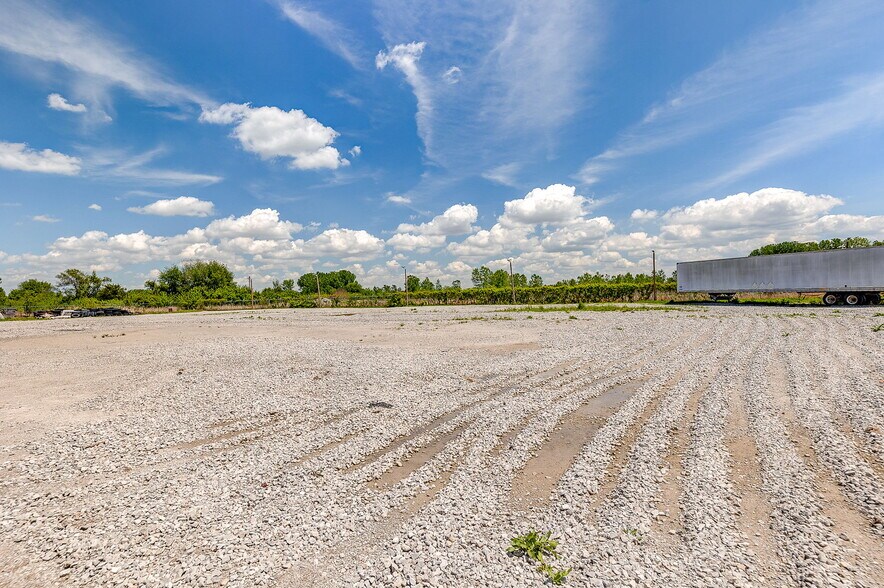 More Photos Of 440 W Pontoon Rd, Granite City Land For Sale