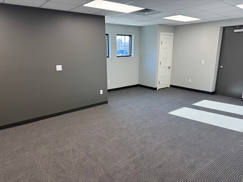 More Photos Of 2919 Packers Ave, Madison Warehouse For Lease