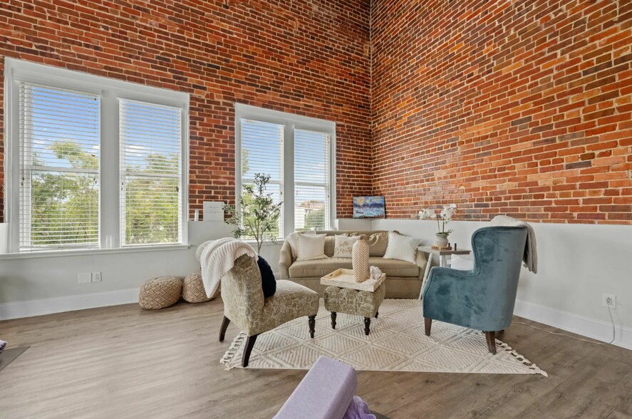 More Photos Of 202 Craven St, New Bern General Retail For Lease