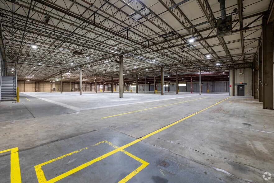 More Photos Of 11707 Steele Creek Rd, Charlotte Manufacturing For Lease