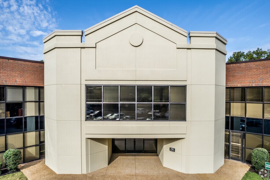 More Photos Of 700 Colonial Rd, Memphis Office For Lease