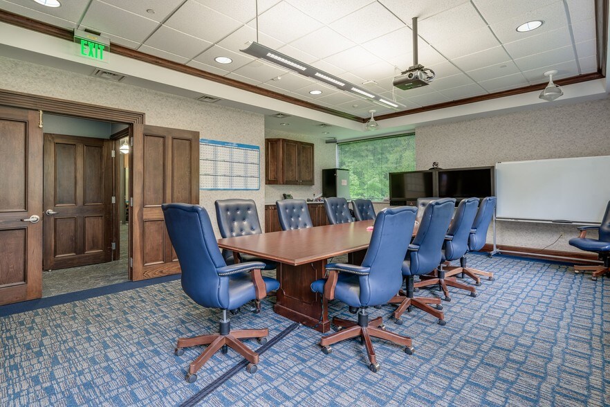 More Photos Of 3825 Columbus Rd, Granville Business Park For Lease