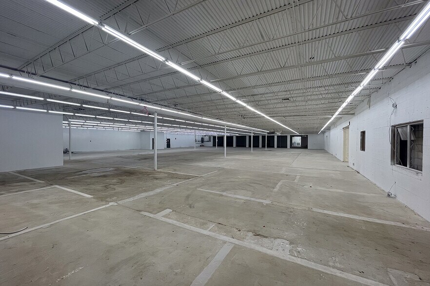 More Photos Of 3601 SE Dixie Hwy, Stuart Warehouse For Lease