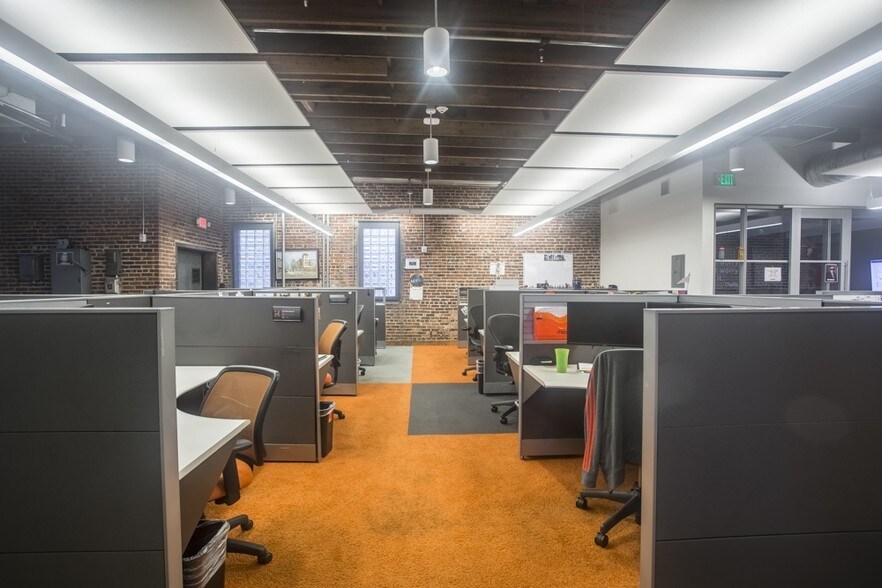 More Photos Of 1525 Hendry St, Fort Myers General Retail For Sale