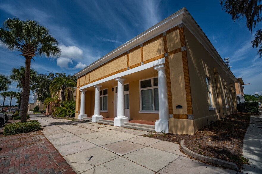 Primary Photo Of 220 W Main St, Tavares Office For Lease
