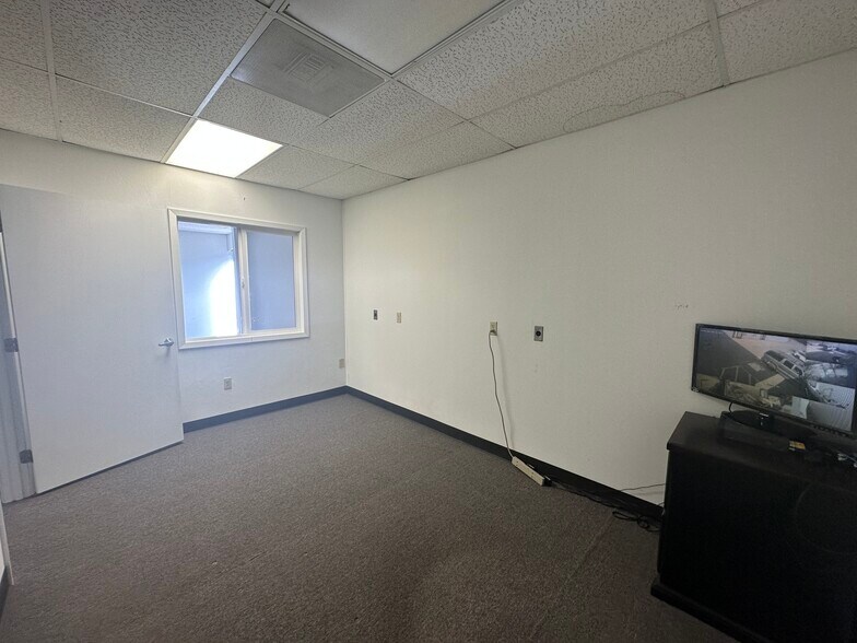 More Photos Of 255 S Guild Ave, Lodi Warehouse For Lease