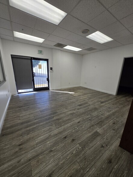 More Photos Of 1525 E McFadden Ave, Santa Ana Warehouse For Lease