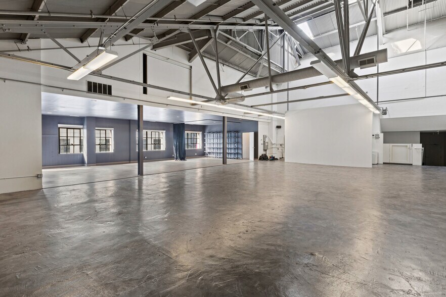 More Photos Of 301-335 8th St, San Francisco Showroom For Lease