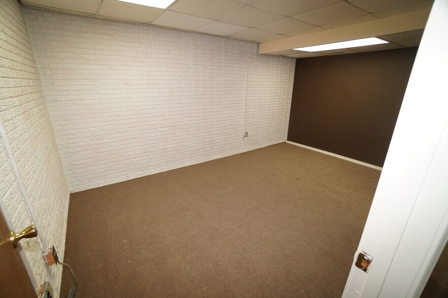 More Photos Of 2414 S Leonard Rd, Saint Joseph Office For Sale