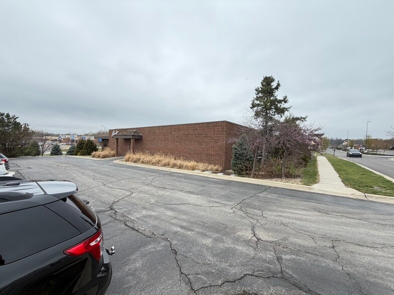 More Photos Of 9029 Metcalf Ave, Overland Park Freestanding For Sale