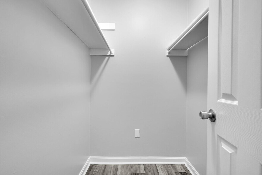 More Photos Of 3130 Saint Anthony Gardens Dr, Louisville Apartments For Sale