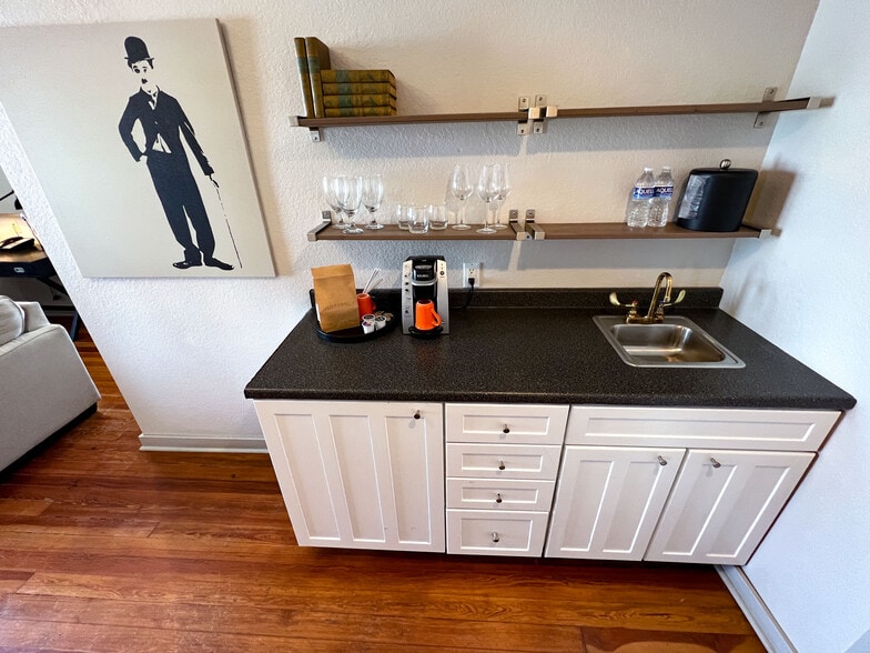 More Photos Of 215 S Woodland Blvd, Deland Hotel For Sale