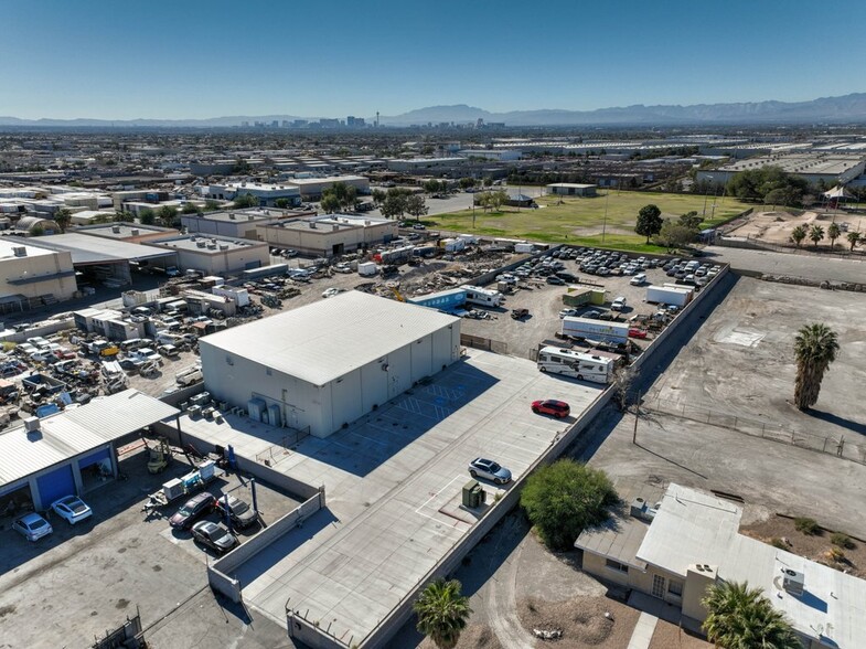More Photos Of 3071 N Nellis Blvd, Las Vegas Auto Repair For Lease