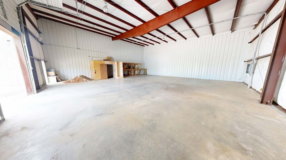 More Photos Of 1275 W Sunchase Ct, Fayetteville Warehouse For Lease