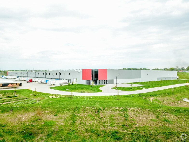 More Photos Of 5400 N Hanley Rd, Saint Louis Warehouse For Lease